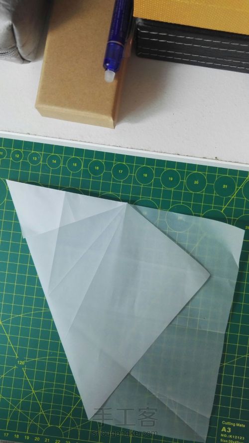 怎样在一个A4纸上裁出一个最大的正六边形。 第5步