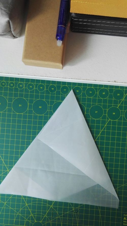 怎样在一个A4纸上裁出一个最大的正六边形。 第7步
