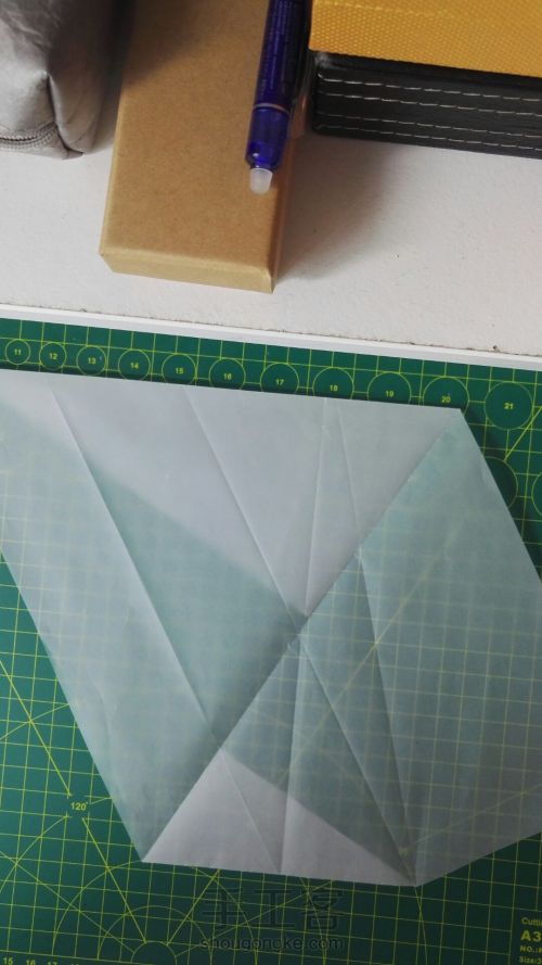 怎样在一个A4纸上裁出一个最大的正六边形。 第8步