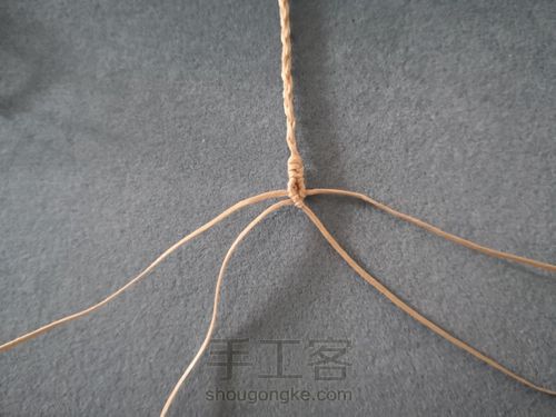 四股辫尾扣 第4步