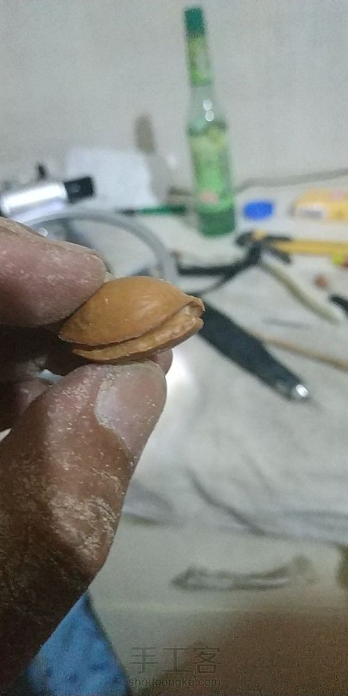 新人核雕制作富甲天下 第3步