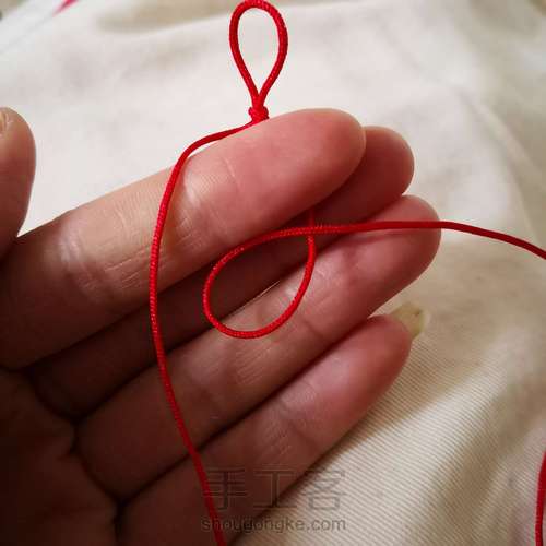双线结尾纽扣结 第2步
