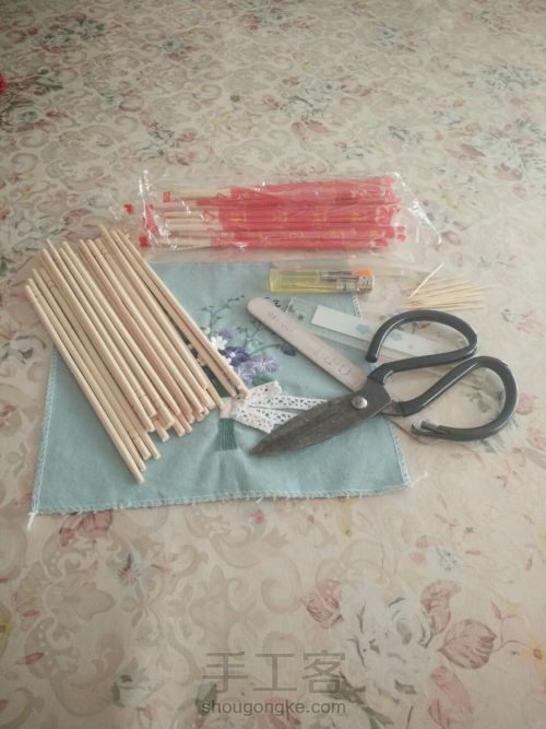 一次性筷子制作的相框 第2步