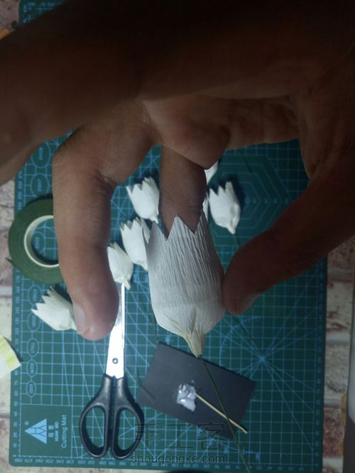 皱纹纸铃兰花 第10步