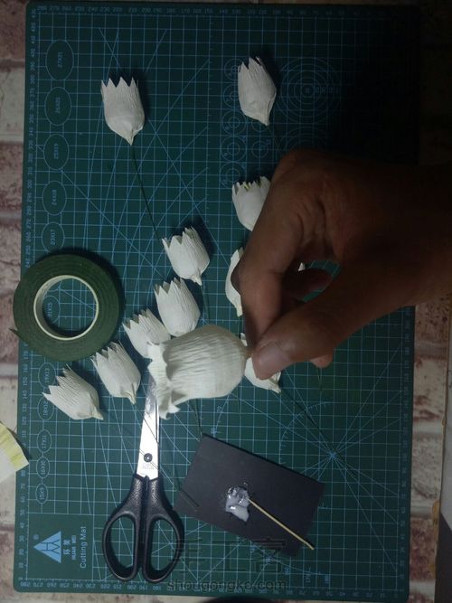 皱纹纸铃兰花 第11步