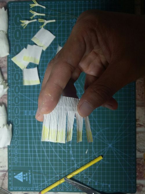 皱纹纸铃兰花 第4步