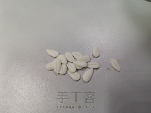 可爱蜜蜂雏菊耳饰 第3步