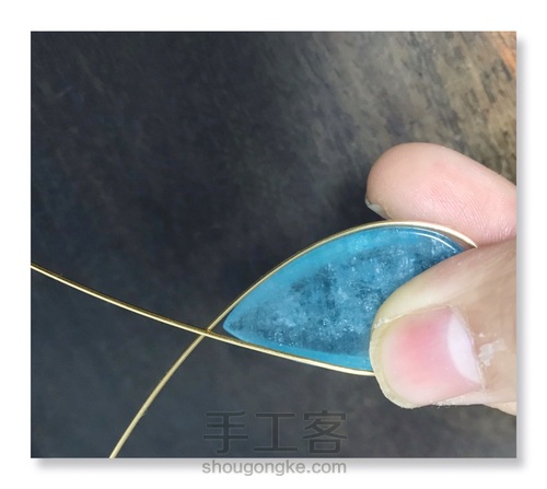 玫瑰花苞造型绕线—冰种魔鬼蓝海蓝宝无孔吊坠 第3步