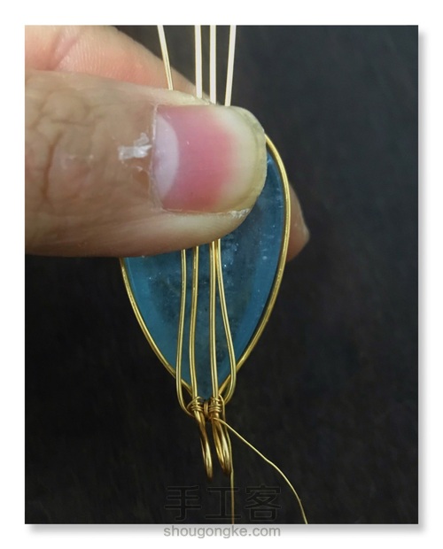 玫瑰花苞造型绕线—冰种魔鬼蓝海蓝宝无孔吊坠 第8步