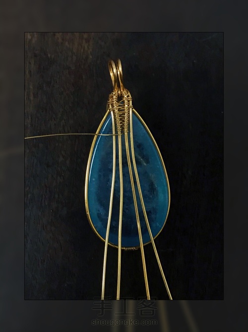 玫瑰花苞造型绕线—冰种魔鬼蓝海蓝宝无孔吊坠 第11步