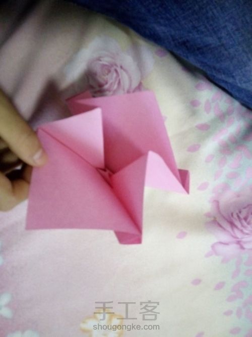 折纸蝴蝶结。 第9步