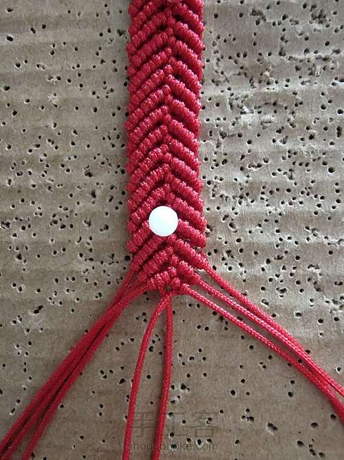 简约宽手绳 第10步