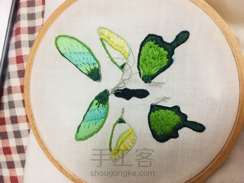 【Vivian邢星手作】刺绣钉珠蝴蝶~
迎接春天的到来 第4步