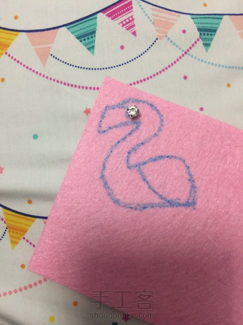 【vivian邢星手作】粉红火烈鸟钉珠胸针 第2步