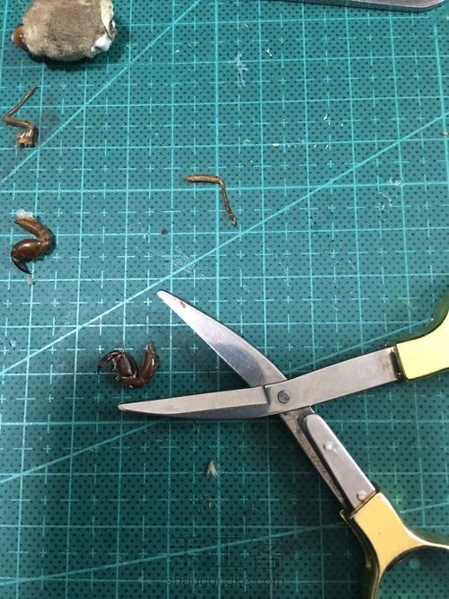 毛猴制作，北京娃娃的手办 第3步