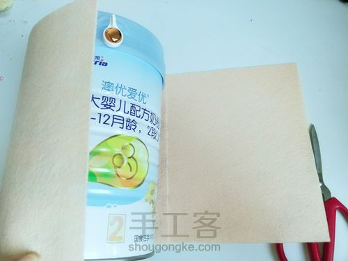 奶粉罐做一个圣诞老人 第2步