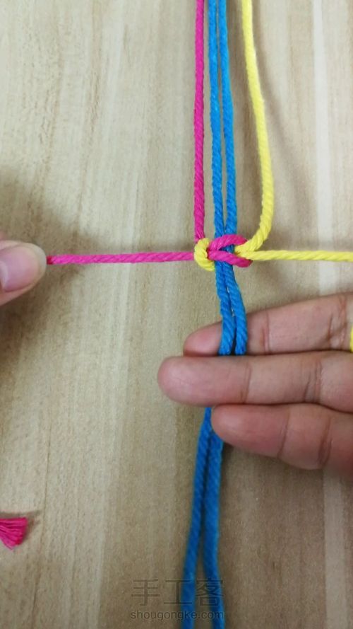 （伊梦手工）编绳的几个常用基础结 第6步