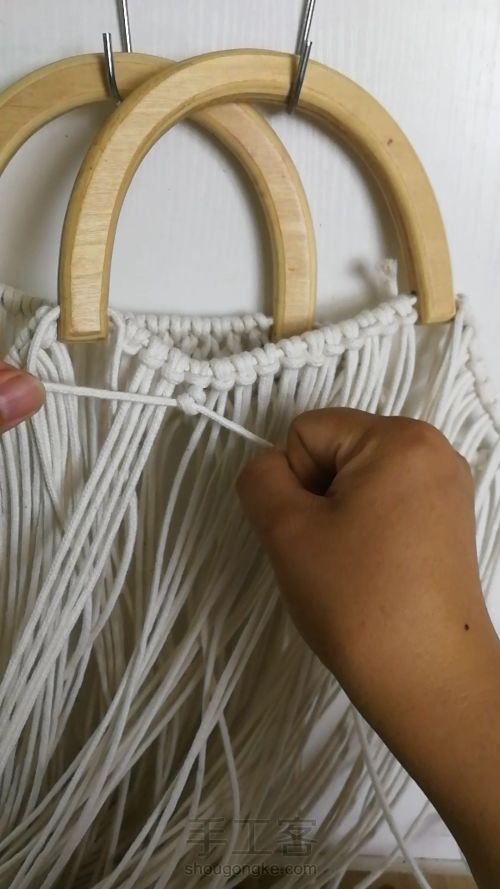 手工编织教程 白色斜纹手提包 第13步