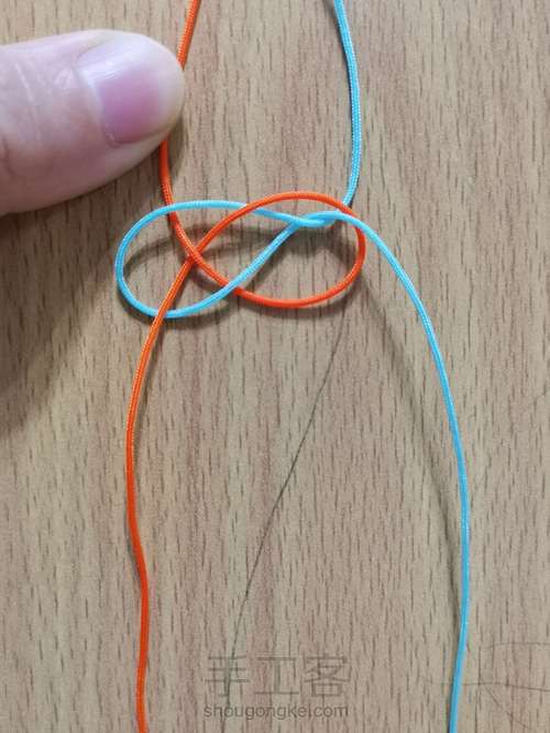 双线纽扣结 第4步