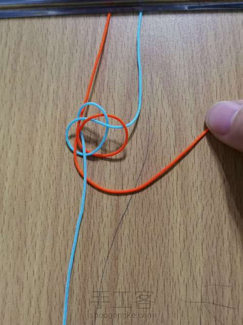 双线纽扣结 第7步