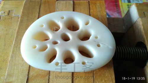 挖出藏在象牙果中的藕片(路路通) 第10步