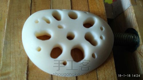 挖出藏在象牙果中的藕片(路路通) 第11步