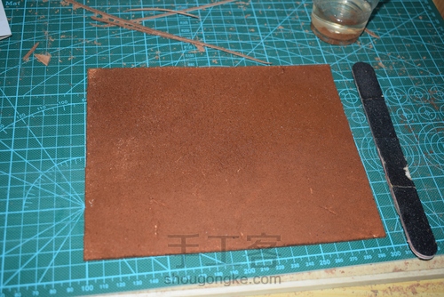 手工斜跨皮包制作过程 第3步