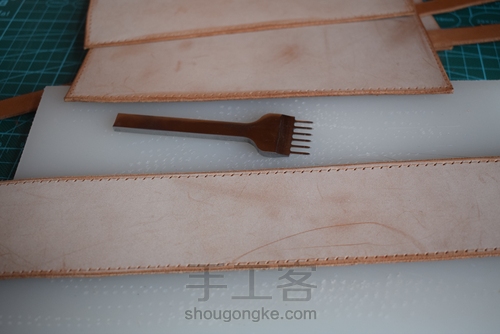 手工斜跨皮包制作过程 第7步