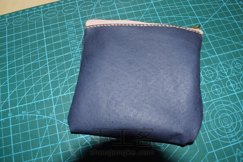 手工斜跨皮包制作过程 第11步