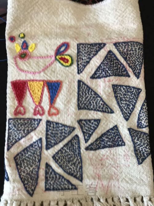 流苏刺绣斜跨包 第3步