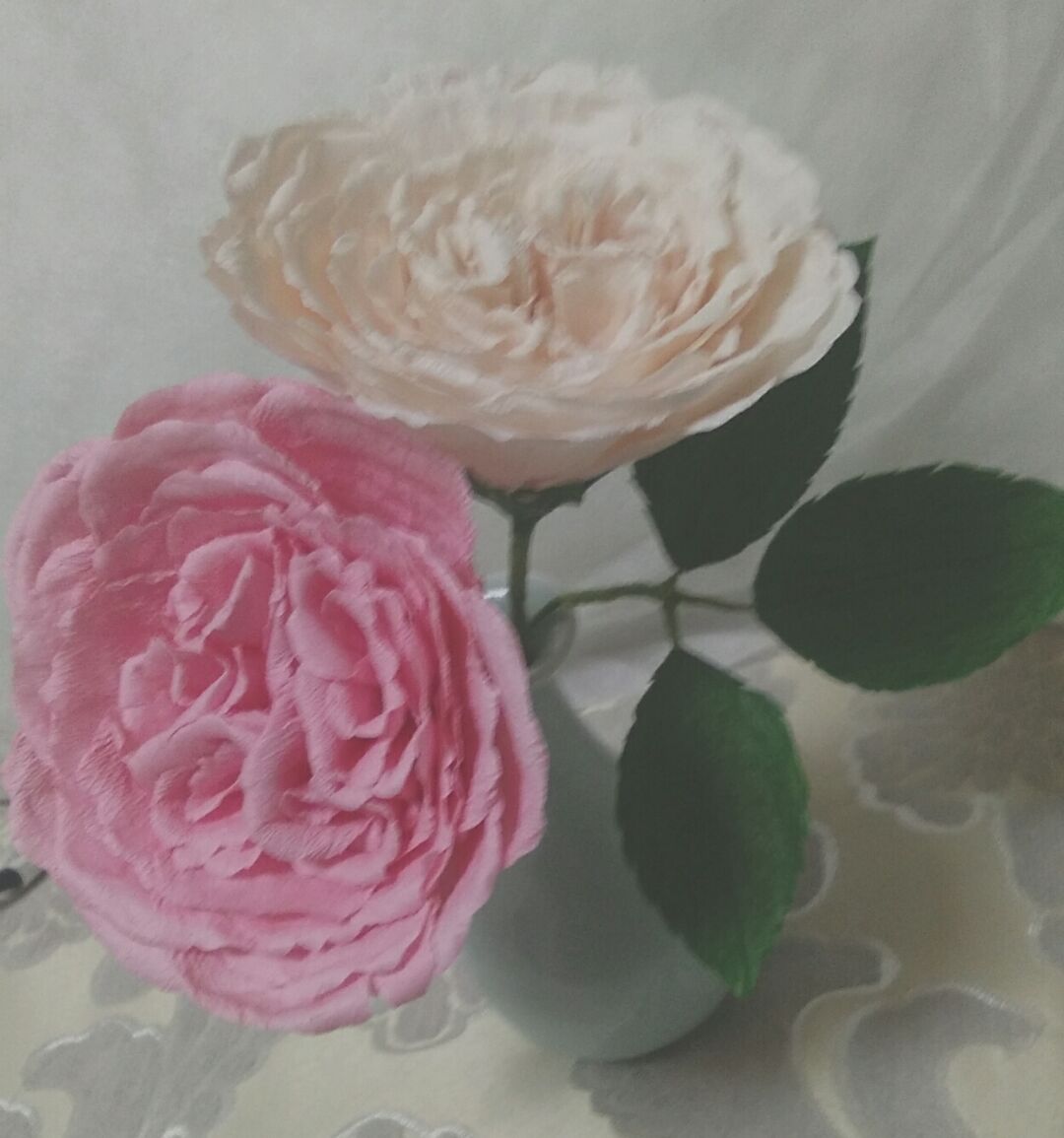 大卫·奥斯汀玫瑰的花语为：守护的爱。鄙人尝试用纸藤花来制作奥斯汀玫瑰，希望大家喜欢。