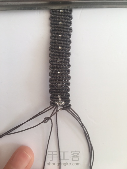 简单帅气情侣款手链 第8步