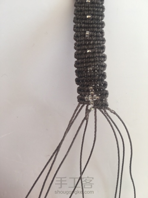 简单帅气情侣款手链 第9步