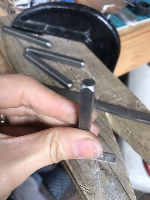 哟！来做有意义的银手链为他/她 第3步