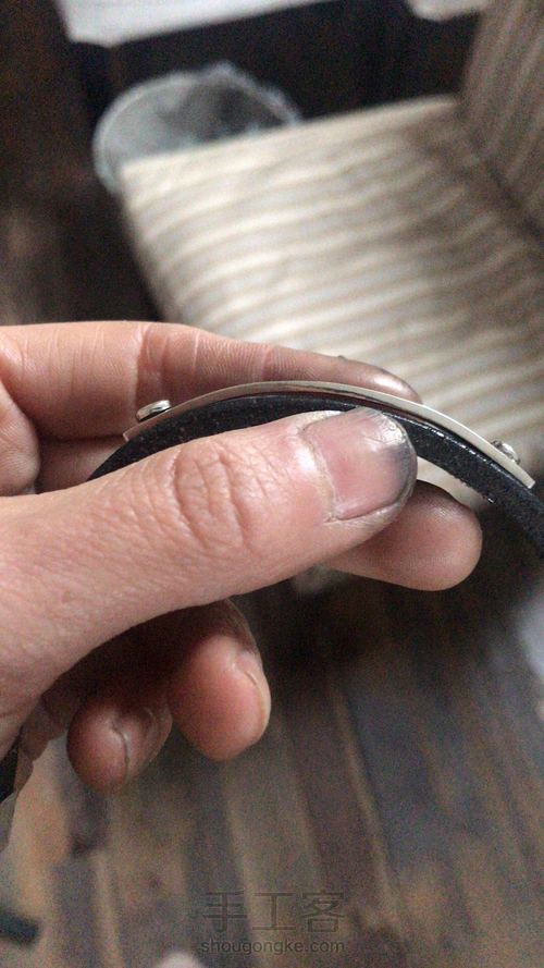 铆钉镶银工艺皮手环 第7步