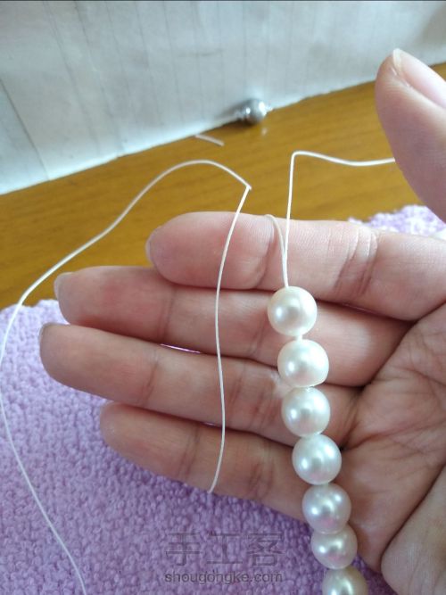 珍珠之间的打结方法 第1步