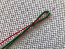 纽扣结大家庭又添新成员-四线纽扣结。常用于玉米结和四股辫的结尾处固定。