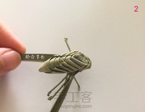 手工棕编小蜜蜂的制作过程 第2步