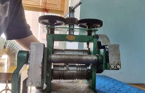 【创意金工】多技法组合嵌宝戒指 第2步