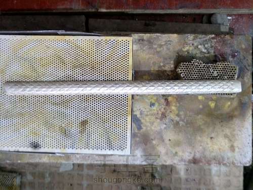 手工錾刻一个龙鳞手镯 第4步