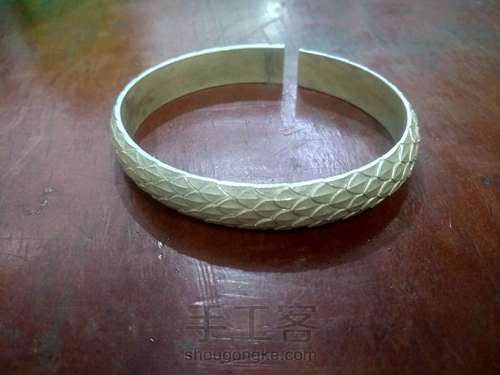 手工錾刻一个龙鳞手镯 第6步