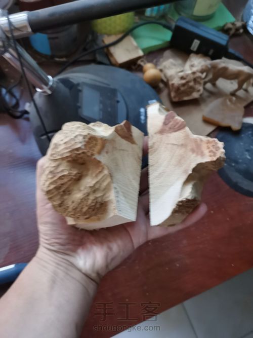 木雕猎豹雕刻过程不断更新。 第2步