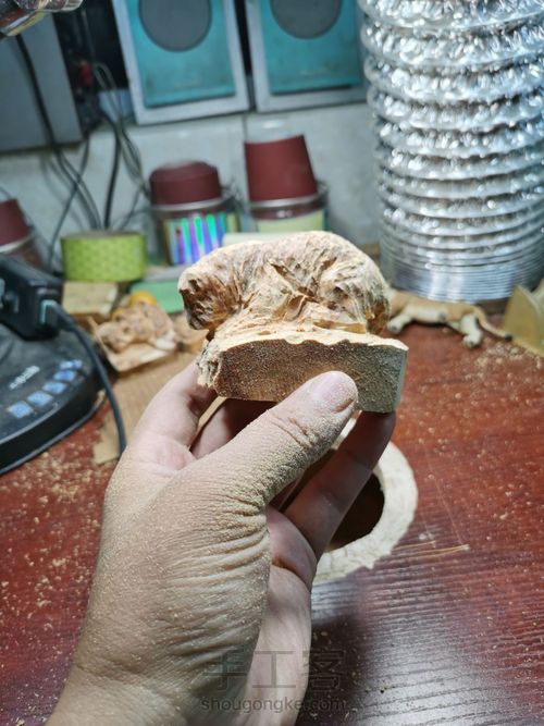 木雕猎豹雕刻过程不断更新。 第4步