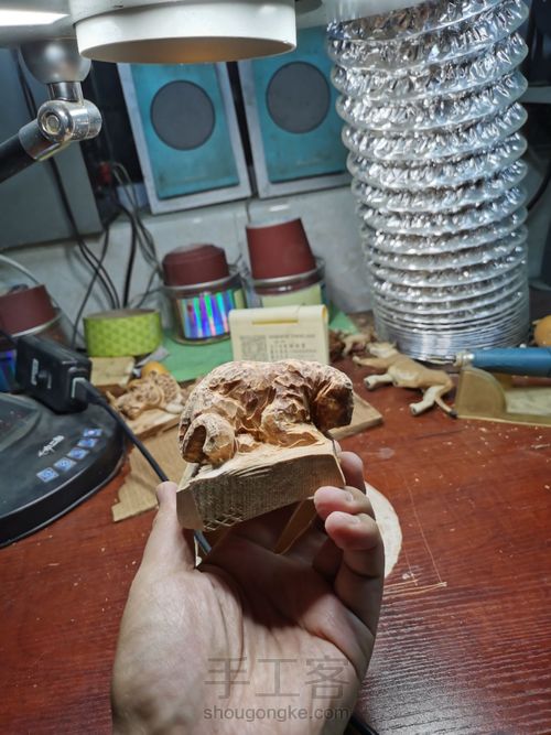 木雕猎豹雕刻过程不断更新。 第6步
