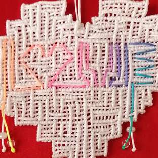 原创挂件《爱的迷宫》，斜卷结编织