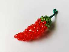 用珠子穿出来的小辣椒，可以做钥匙吊坠。