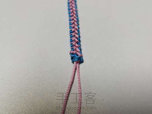 粉蓝色平结加线手链 第7步