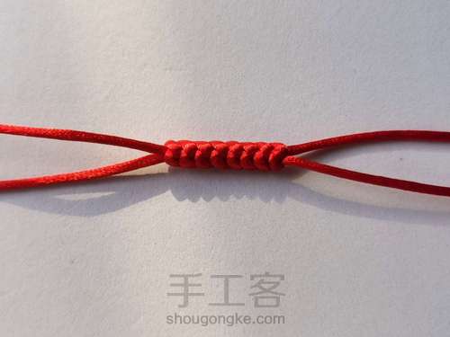 金刚结的项链绳 第1步