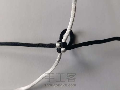 白加黑钥匙扣挂件 第3步