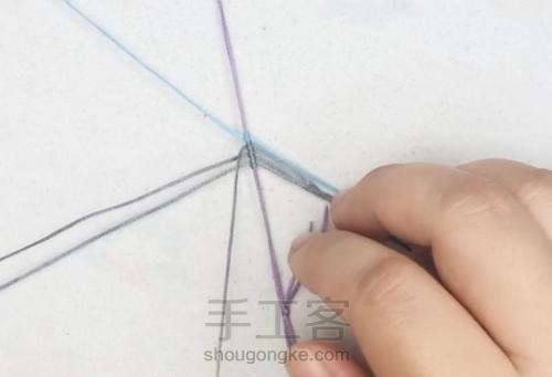 小巧蝴蝶造型的编织方法~新手宝宝可学哦~ 第4步